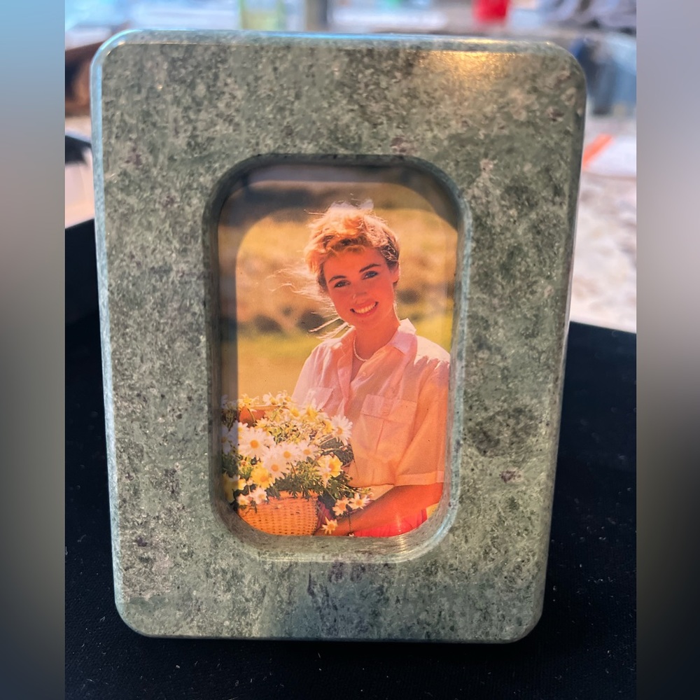 Brand New Cameo Small Green Marble Picture Frame 2” x 3” photo and 3” x 4” frame